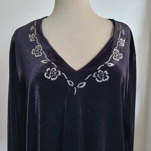 Impressions Black Velour Women’s Tunic with Silver Embellishments (Size: Medium)